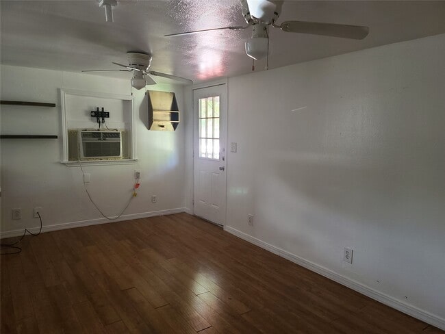 Photo - 410 N D Ave