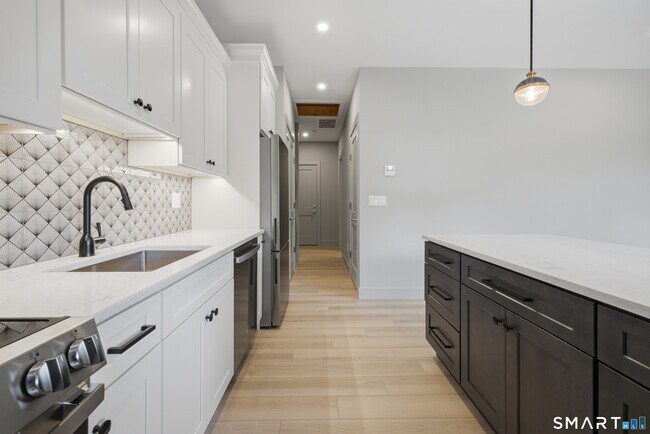 100 W Main St Unit A