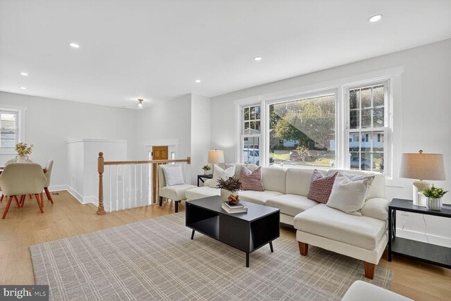 Photo - 8915 Sylvania St