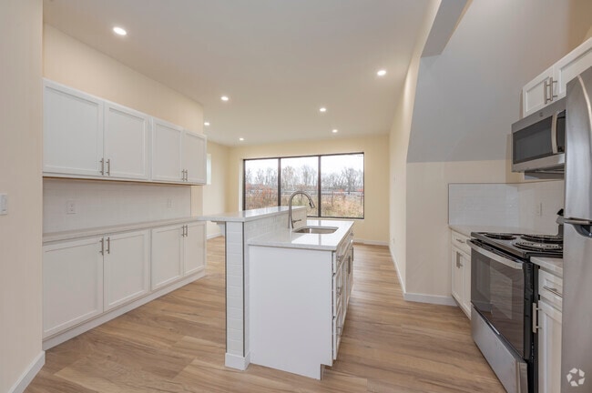 141 Bridge St - 1BD, 1BA - Kitchen - 141 Bridge St
