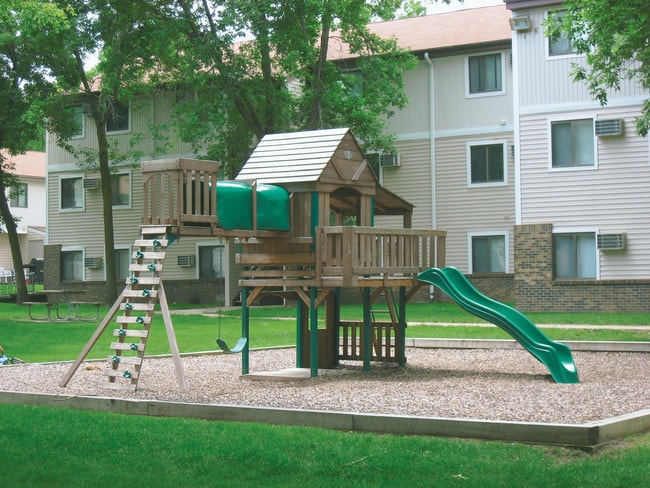 Play set - Triple Crown Altoona Cooperative Apartments