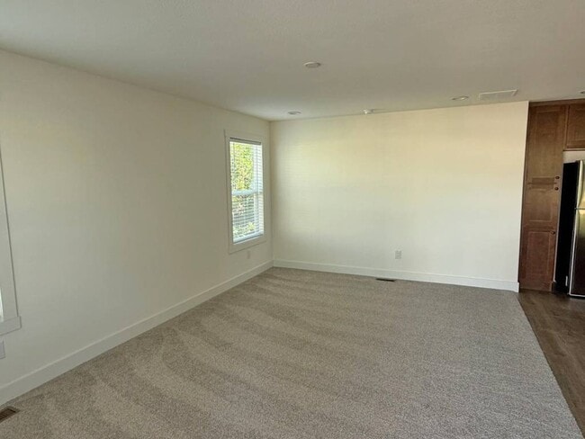 Photo - 359 Lemon Dr