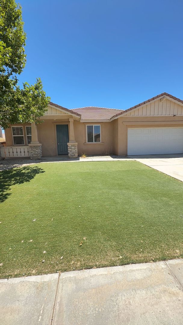 4 BEDROOM HOME + OFFICE IN VICTORVILLE - 4 BEDROOM HOME + OFFICE IN VICTORVILLE