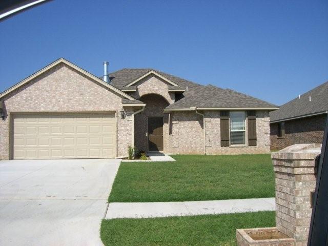 Building Photo - 3 bed, 2 bath, 2 car garage home in Yukon!