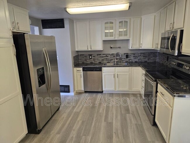 Photo - 411 Forbes Ave W