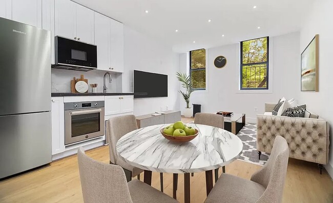 Building Photo - 207 E 4th St