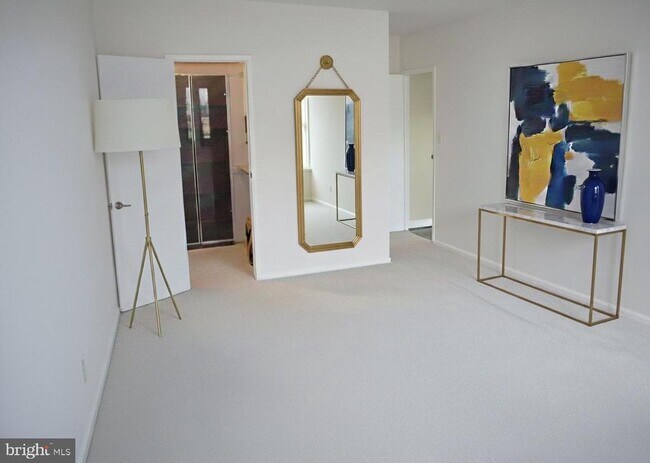 Building Photo - 5500 Holmes Run Pkwy Unit 814