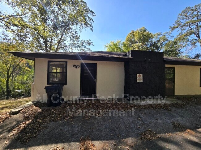 Building Photo - 10 Fountain Cir Unit C