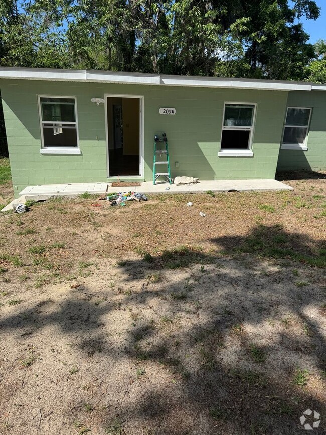 Building Photo - 205 Fern Dr Rental