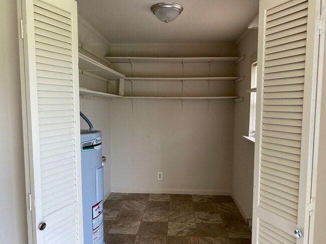 Laundry Area - 1235 E Broad St