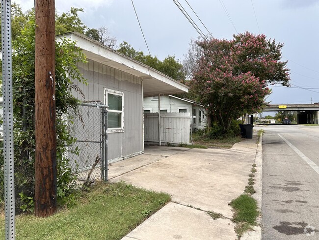 Building Photo - 1605 S Pine St Rental