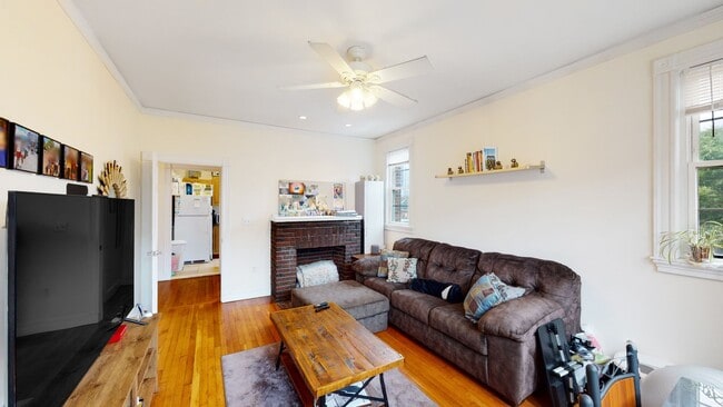 Photo - Great location; Gorgeous, Sunny 1-bed Available for 9/1!