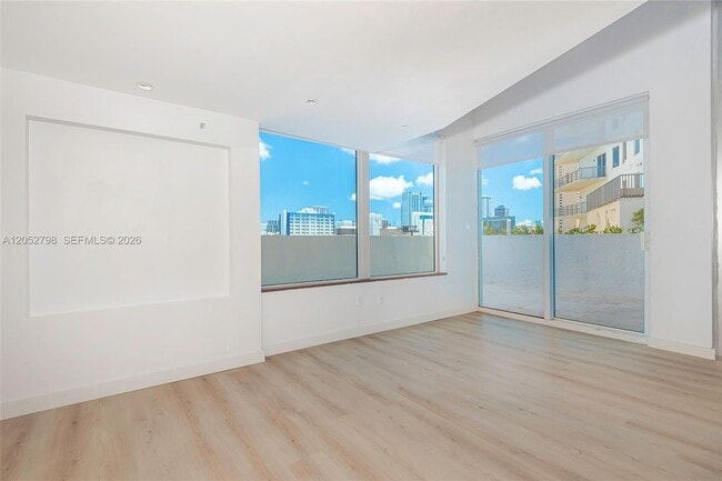 Photo - 10 SW South River Dr Unit 607