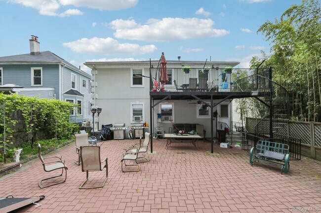 Photo - 583 Bellevue Ave N Unit 1