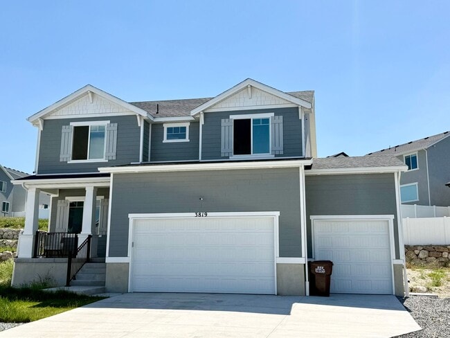 Building Photo - Beautiful Home in Excellent Magna Location!