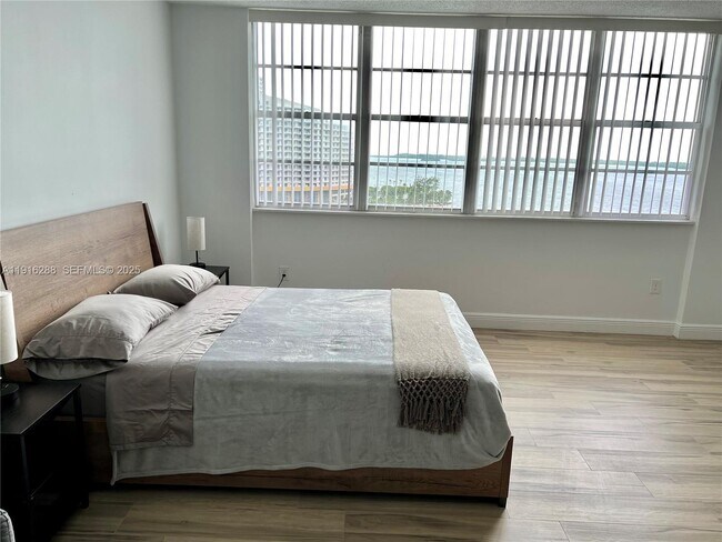 Photo - 801 Brickell Bay Dr Unidad 1469