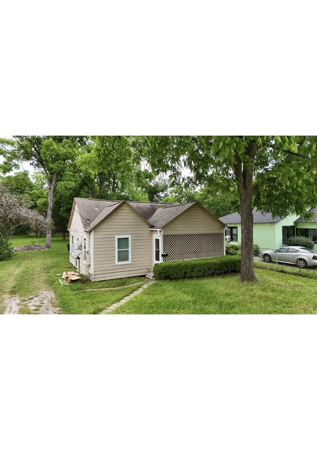 Building Photo - 3909 Lavender St