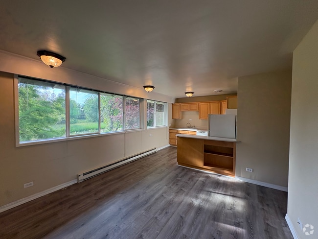 Building Photo - 2172 W 15th Ct Unit Westmoreland Village Rental