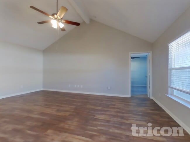 Photo - 102 Saddlebag Ct