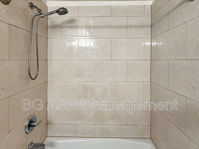 Photo - 1459 MacArthur Blvd Unidad 12