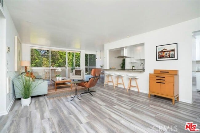 Photo - 1015 Kings Rd Unit 301