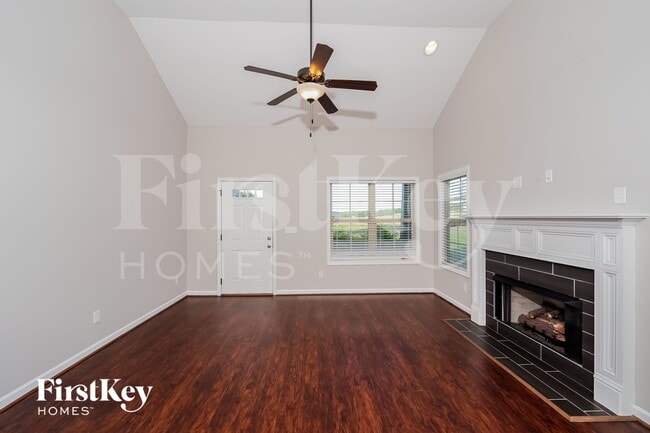 Photo - 125 Ridgefield Ln