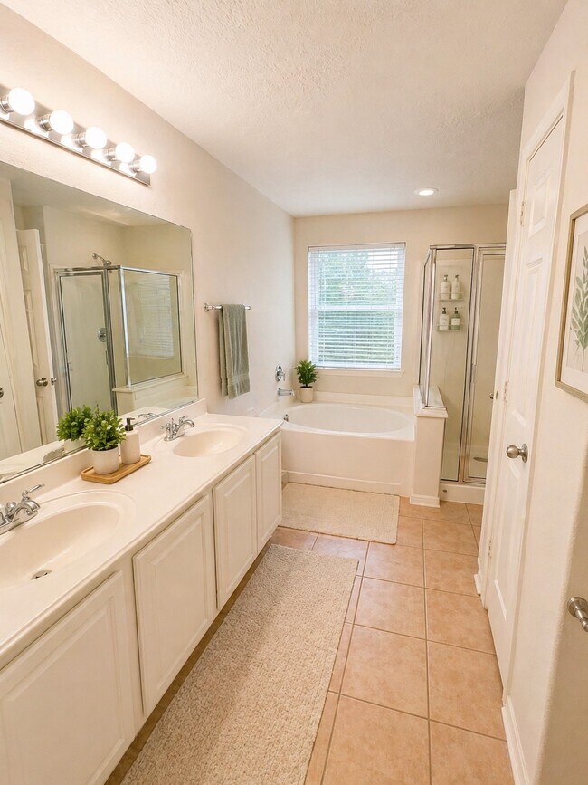 Photo - 203 N Burberry Park Cir