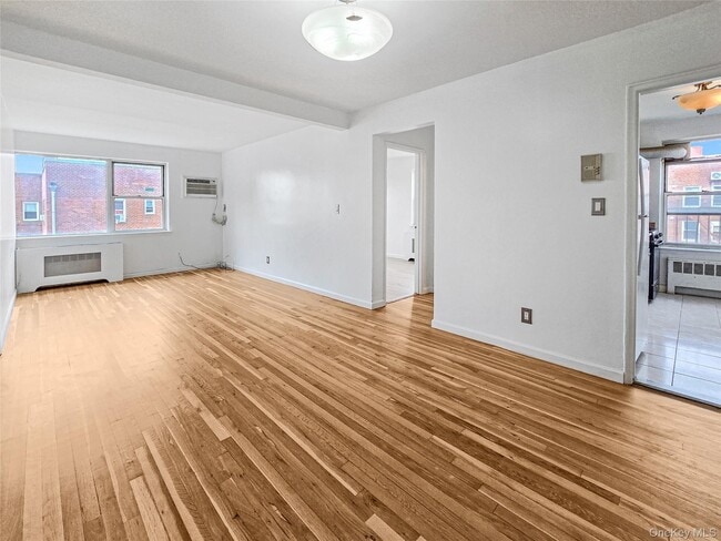 Building Photo - 138-33 Jewel Ave Unit 3C Rental