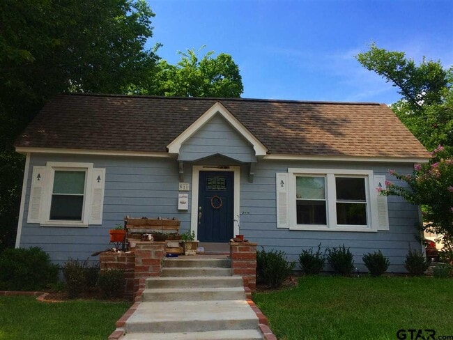 Photo - 611 W Bryan St