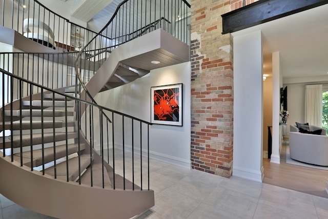 Photo - 33 Bloor St E