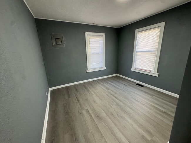 Photo - 1004 E Dixon St