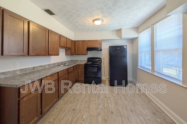 Photo - 44 W 55th St