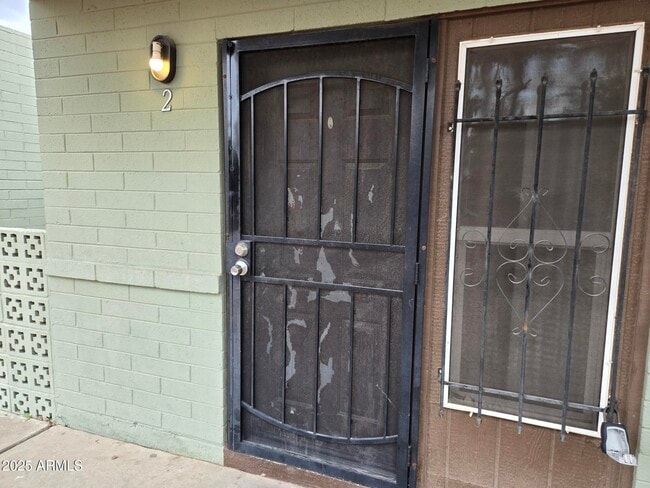 Building Photo - 902 E Southern Ave Unit 2