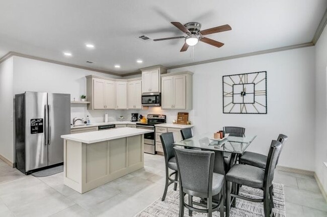 Photo - 2923 Pecos St