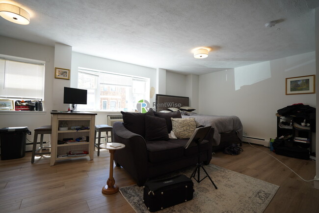 Photo - 740 E 7th St Apartamento Unidad 9