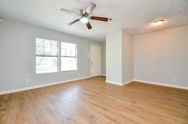 Photo - 5405 Southlea St