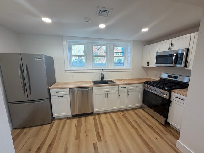 Photo - 255 Main Street