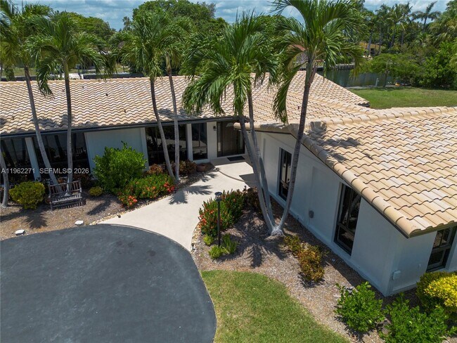 Photo - 636 Hibiscus Dr