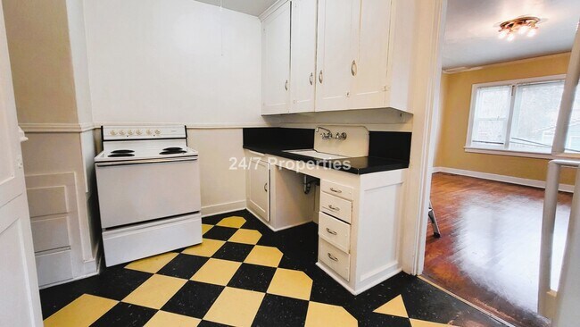 Photo - Vintage 1 BD | 1 BA Apartment in the Heart of Hawthorne/Belmont Unit 2918