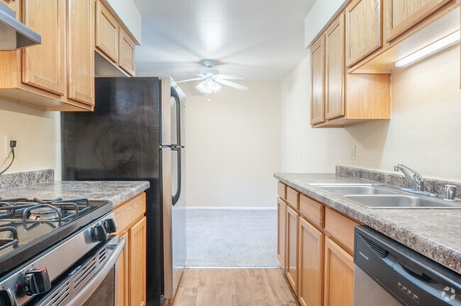 1BR, 1BA - 720SF - Kitchen