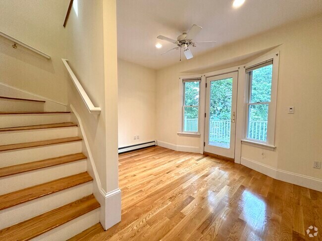 Building Photo - 10 Selkirk Rd Rental