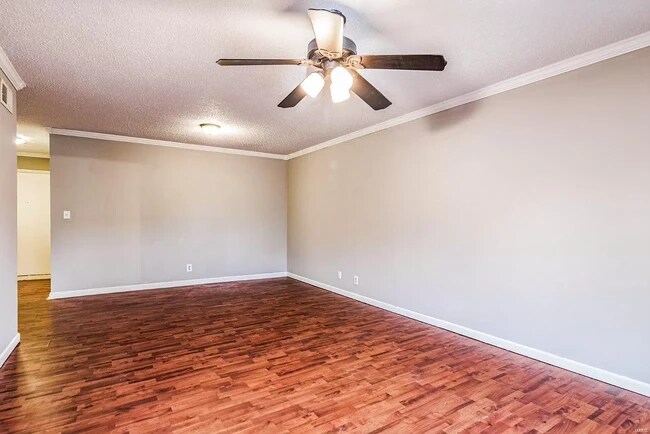 Living Room - 1279 Guelbreth Ln Unit 203