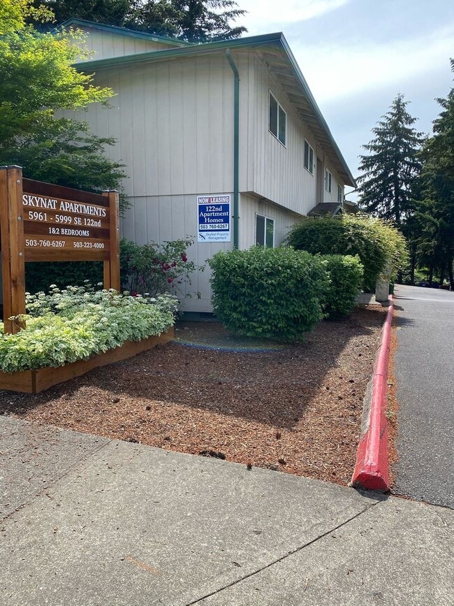 Upstairs 2 Bedroom, 1 Bathroom Apartment Home - Upstairs 2 Bedroom, 1 Bathroom Apartment Home Unit 5985