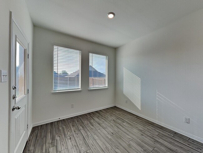 Photo - 5604 Elwood Dr