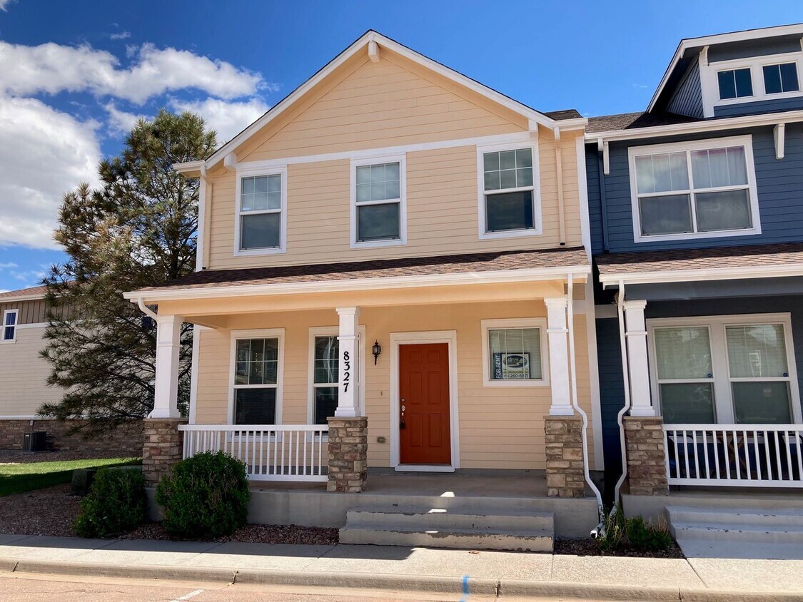 3 Bedroom Townhome Available Now! - 3 Bedroom Townhome Available Now!