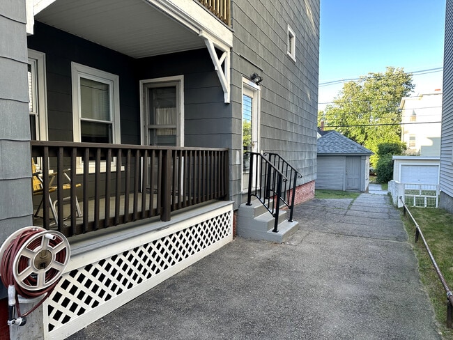 Building Photo - 569 Rimmon St Unit 3