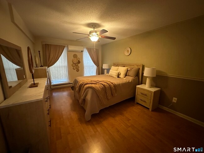 Photo - 140 Kane St Unit B6