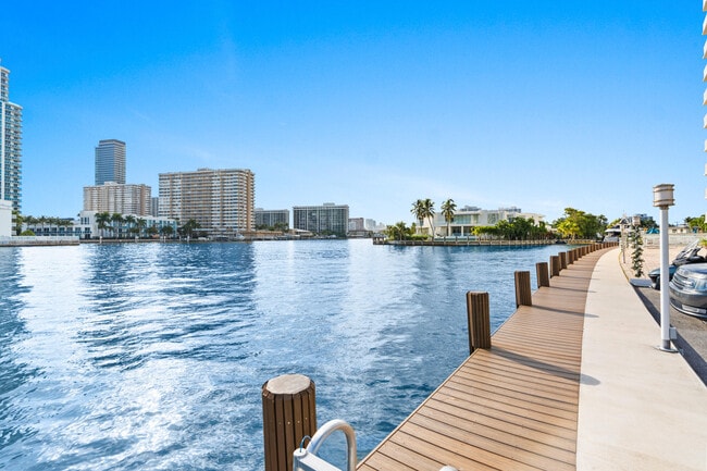 Photo - 121 Golden Isles Dr Unidad Ph1