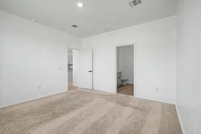 Building Photo - 511 Louis Ln