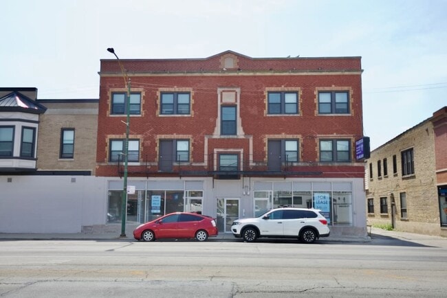 Building Photo - 3407 W Fullerton Ave Rental
